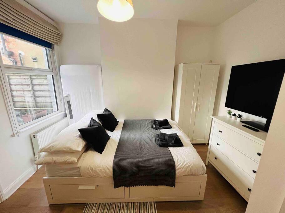 Lovely 2 Bedroom Ground Floor Flat With Garden. Londres Exterior foto