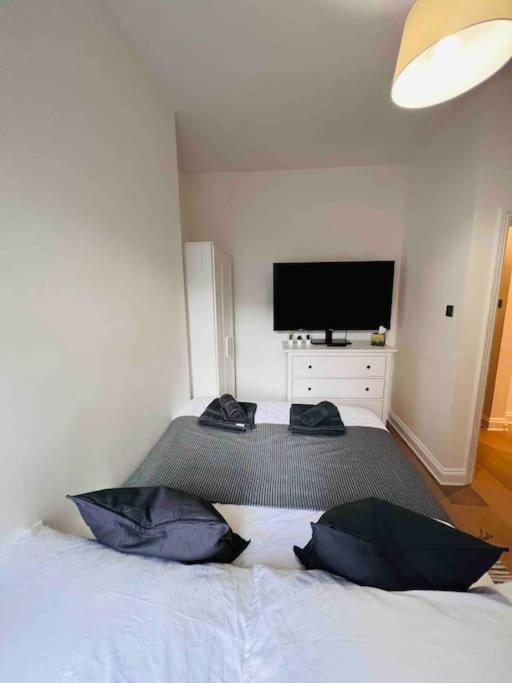 Lovely 2 Bedroom Ground Floor Flat With Garden. Londres Exterior foto