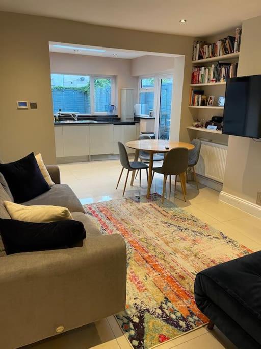Lovely 2 Bedroom Ground Floor Flat With Garden. Londres Exterior foto