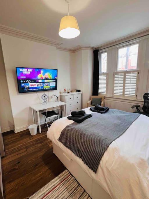 Lovely 2 Bedroom Ground Floor Flat With Garden. Londres Exterior foto